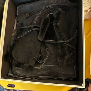 Yves Saint Laurent Rive Moccasin Boots rabbit fur size 40.